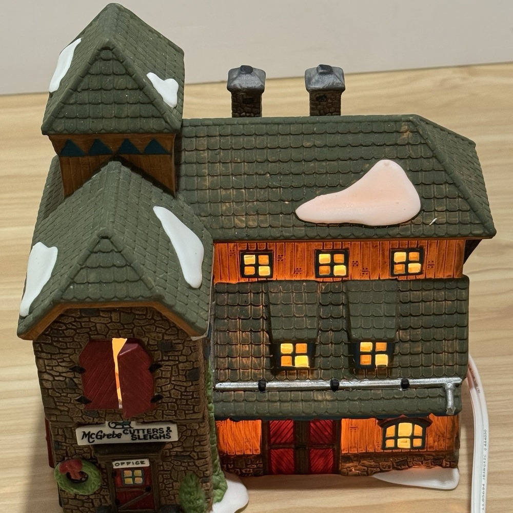 Dept 56 New England Village Series Mc Grebe Cutters & Sleighs Box & Light 5640-5 - Picture 8 of 16
